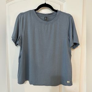 Vuori women’s tee size large.